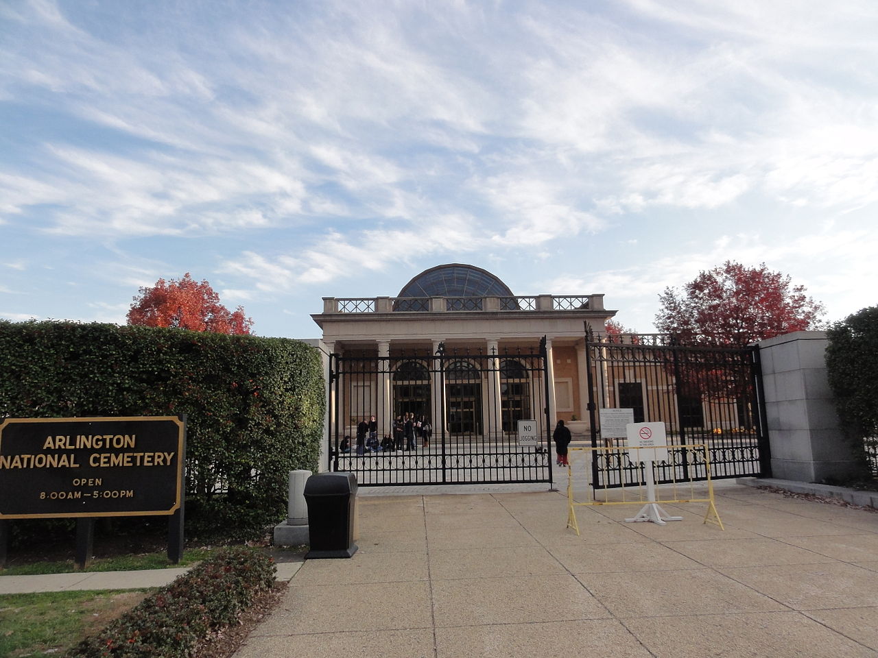 1280px-Arlington_National_Cemetery_entrance